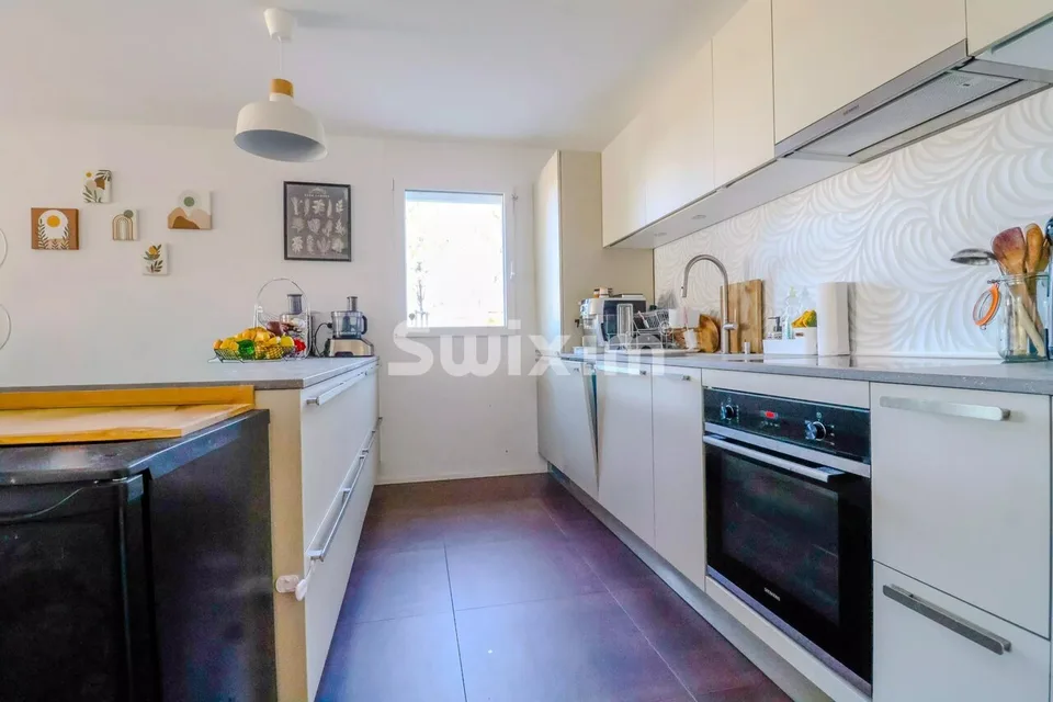 Exklusivität! Leben Sie in einem Dorf & Komfort: 5,5-Zimmer-Wohnung, modern mit großer Terrasse, weniger als 7 Minuten vom Bahnhof!