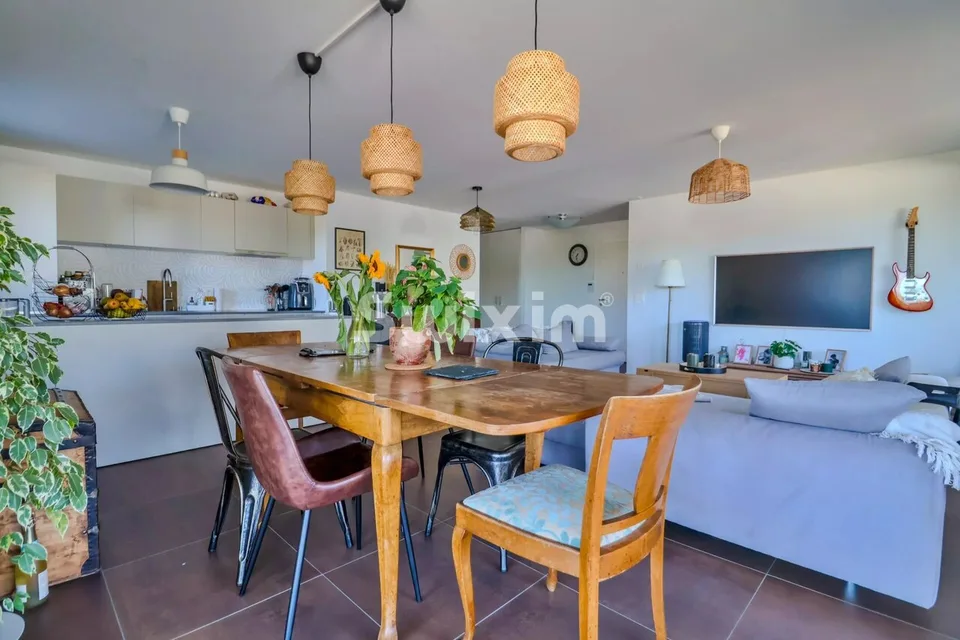 Exklusivität! Leben Sie in einem Dorf & Komfort: 5,5-Zimmer-Wohnung, modern mit großer Terrasse, weniger als 7 Minuten vom Bahnhof!