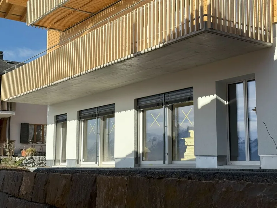 Confortable, moderne, dans un emplacement très ensoleillé avec vue