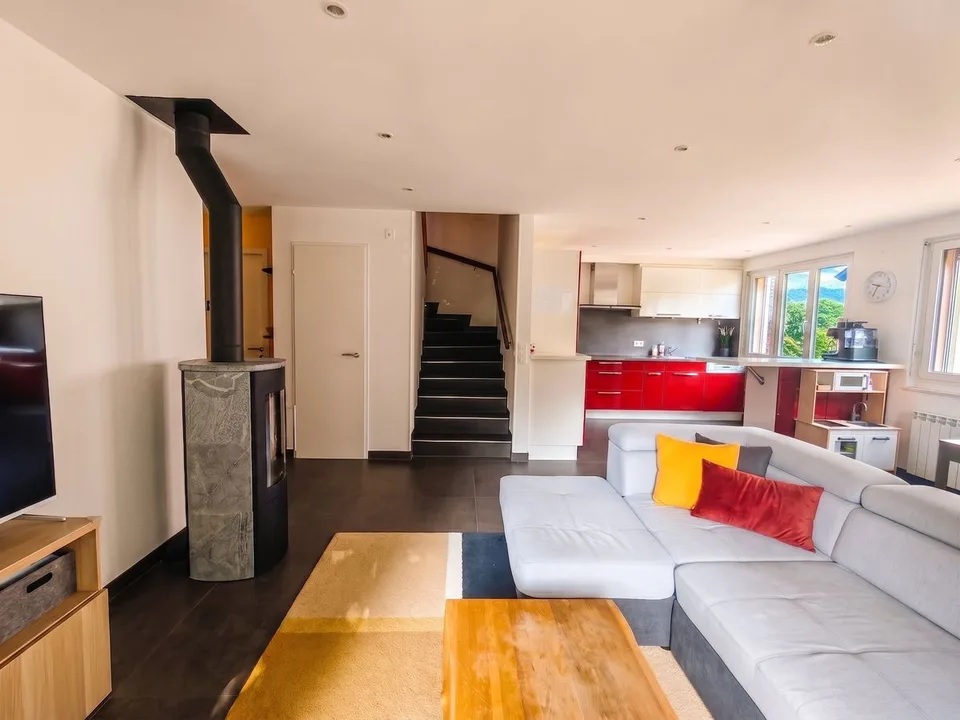 4,5-Zimmer-Duplex im oberen Erdgeschoss und im obersten Stockwerk - geräumig, ruhig und grün
