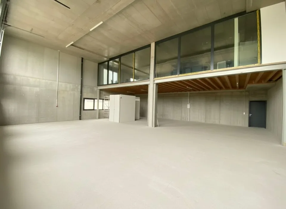À louer - Halle artisanale modulable de 245 m² Saint-Aubin (FR)