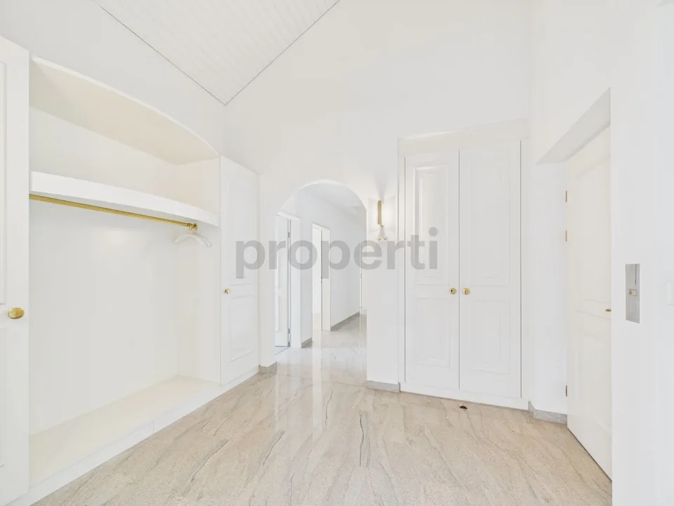Appartamento elegante di 6,5 stanze recentemente ristrutturato con ascensore e cantina, Ennetbürgen