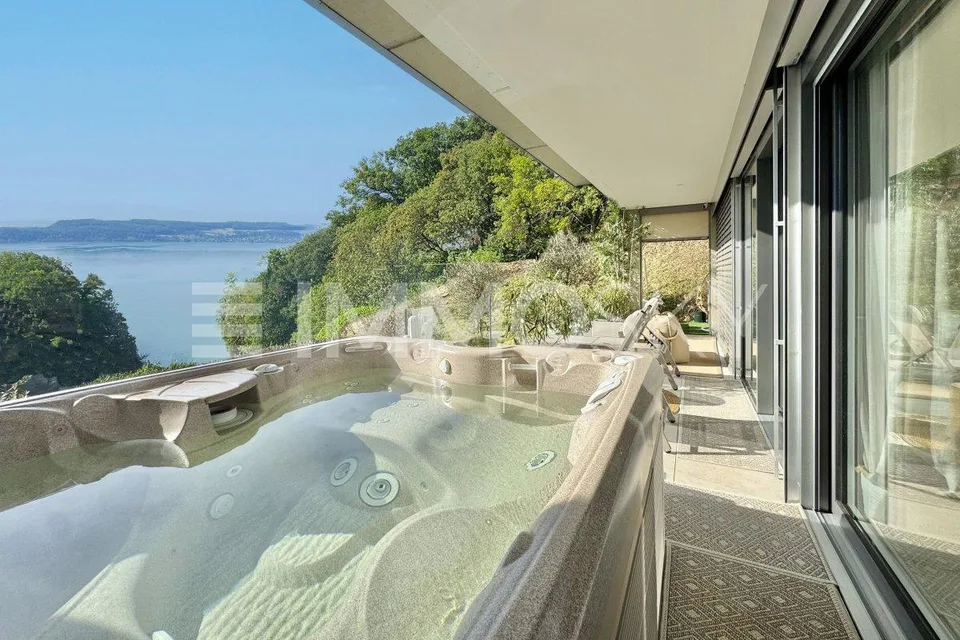 Appartement dexception avec vue lac et prestations haut de gamme