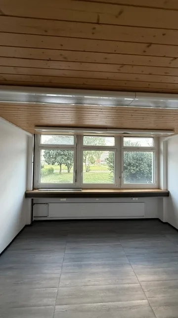Helle Arbeitsräume mit natürlichem Charme