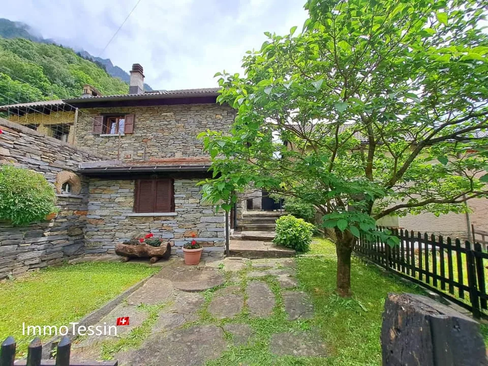 Luxuriös renoviertes Rustico mit Panoramablick und modernem Komfort nahe Lukmanierpass