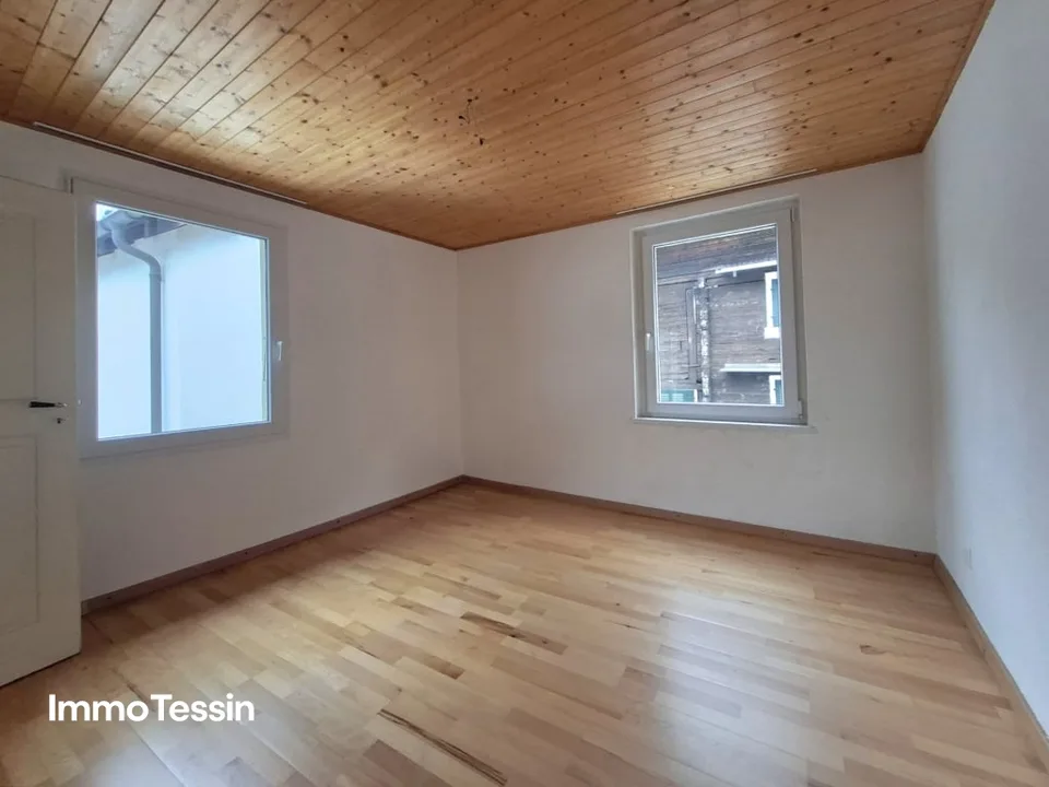 Grosszügiges & komplett renoviertes Haus mit 7 Schlafzimmern an ruhiger Lage zum top Preis