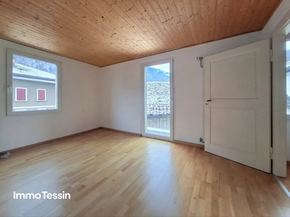 Grosszügiges & komplett renoviertes Haus mit 7 Schlafzimmern an ruhiger Lage zum top Preis