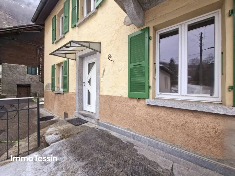 Grosszügiges & komplett renoviertes Haus mit 7 Schlafzimmern an ruhiger Lage zum top Preis