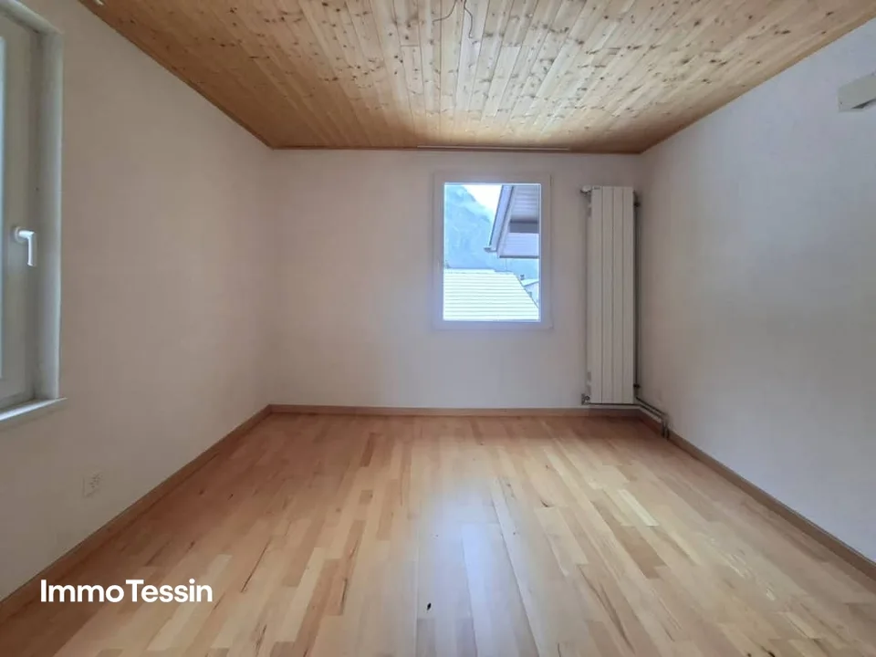 Grosszügiges & komplett renoviertes Haus mit 7 Schlafzimmern an ruhiger Lage zum top Preis