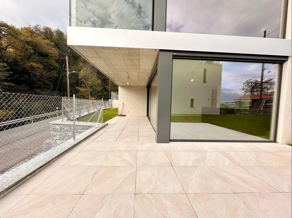 Le Dernier Grand Jardin avec Vue sur le Lac. Le Privilège de Vivre en Plein Air.