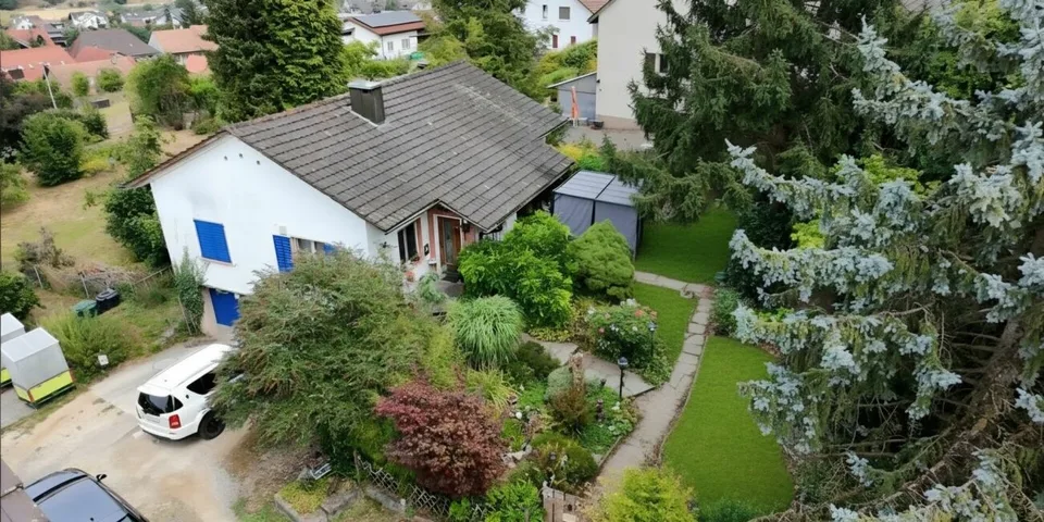 Ein Garten zum Verlieben! Freistehendes Einfamilienhaus mit viel Potenzial