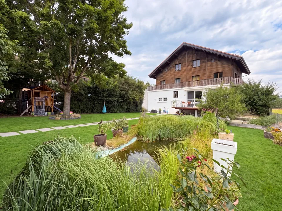 Maison à vendre à Grancy -  8.5 pièces, 360 m2 , en bordure de zone agricole.