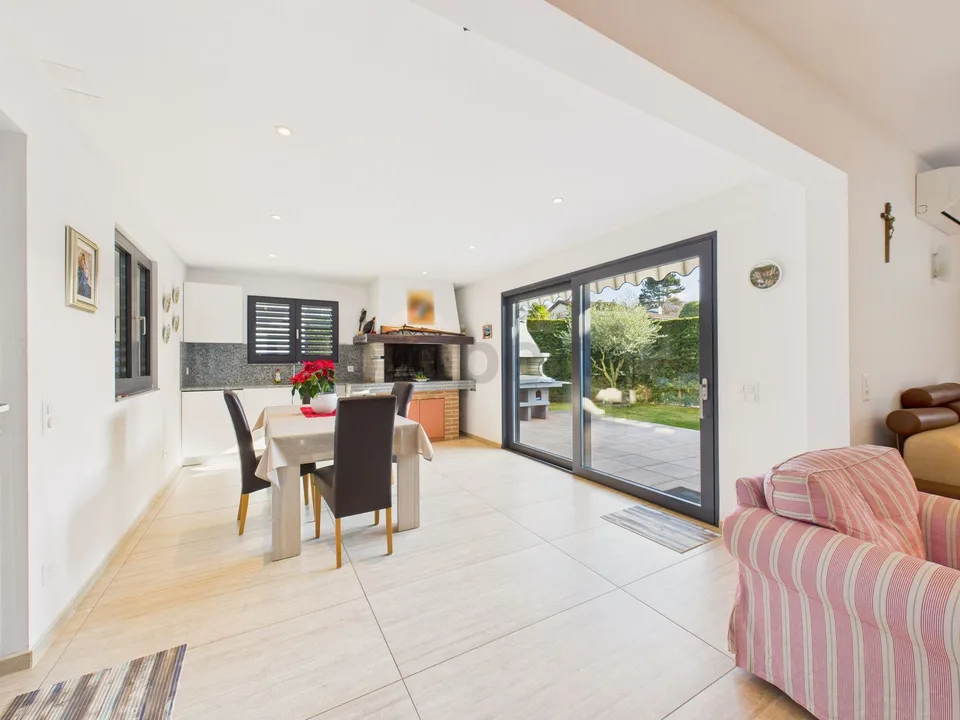 Moderne unabhängige Villa mit 8 Zimmern und großzügigem Parkplatz, Cadempino