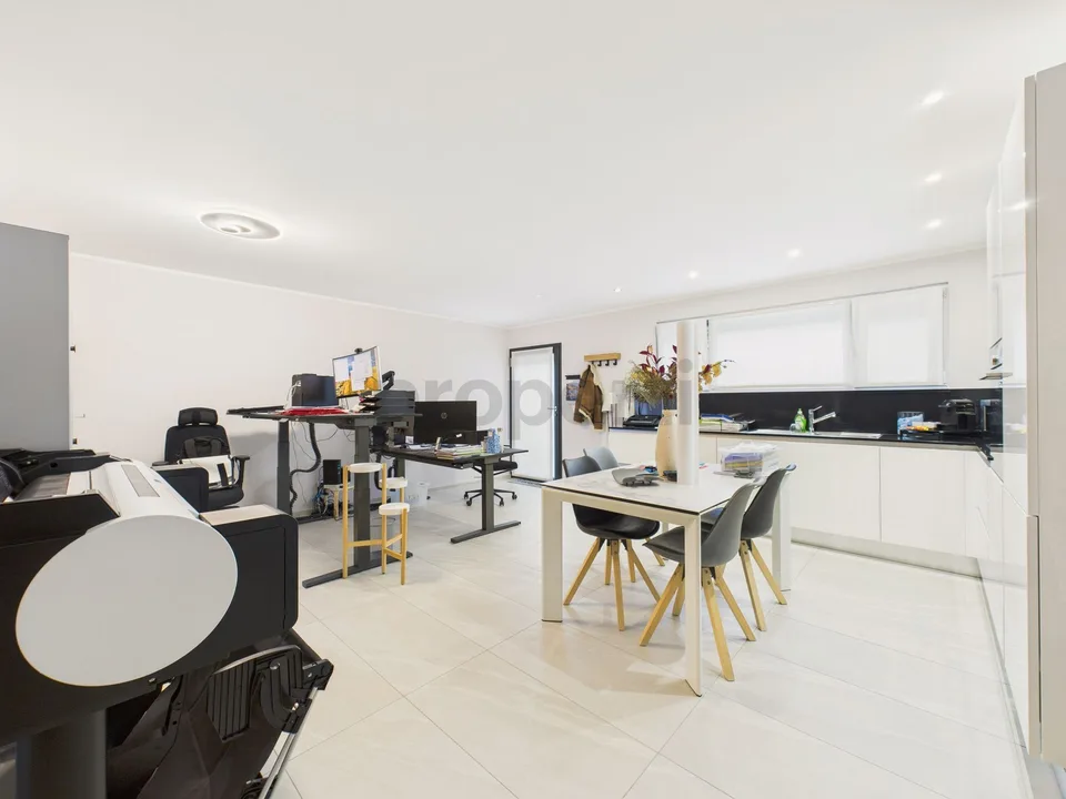 Bâtiment générant des revenus à Claro - 4 appartements en pleine propriété, jardins, vérandas et excellent emplacement