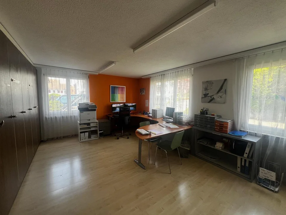 Are you looking for new office space with parking?