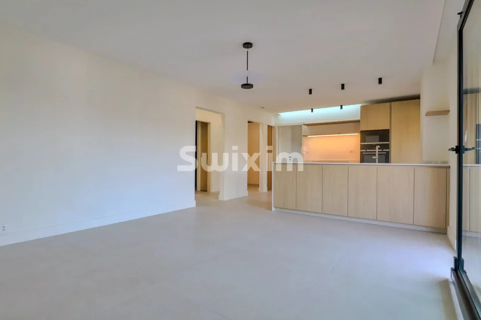 Schlanker Luxus mit Seeblick! Neue 3,5-Zimmer-Wohnung mit Balkon!