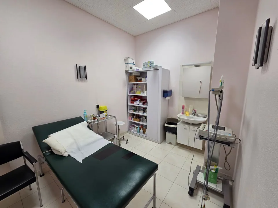Ufficio Medico Stabilito con Alto Potenziale di Sviluppo - Ginevra Riva Destra – foto 6 di 11