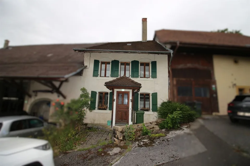 Maison contiguë à rénover