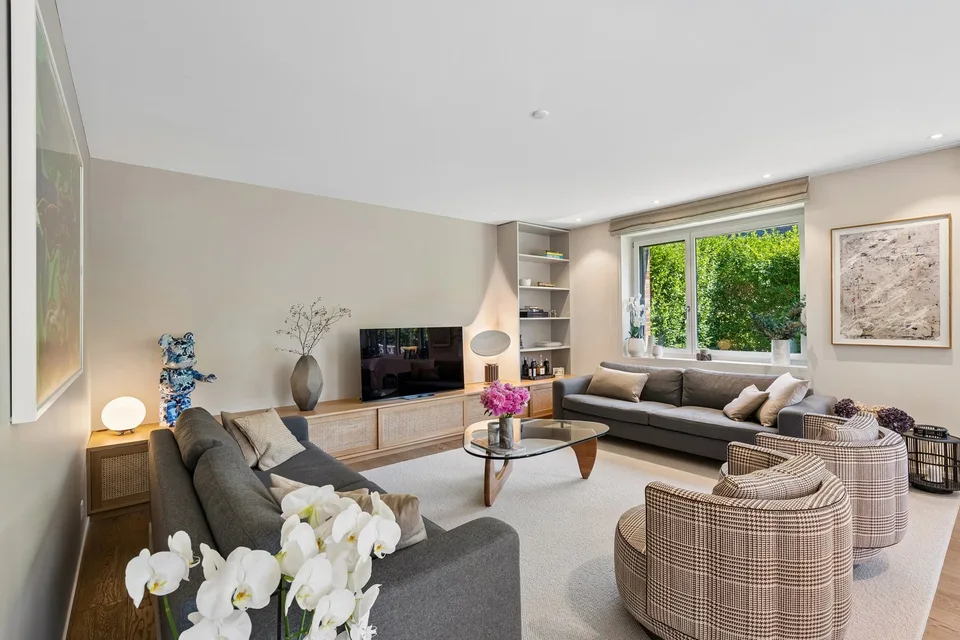Exclusive 6.5 room garden apartment with high end finishes and private sauna