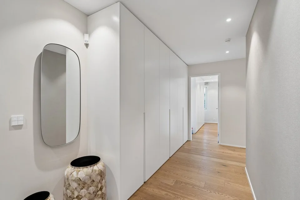 Exclusive 6.5 room garden apartment with high end finishes and private sauna