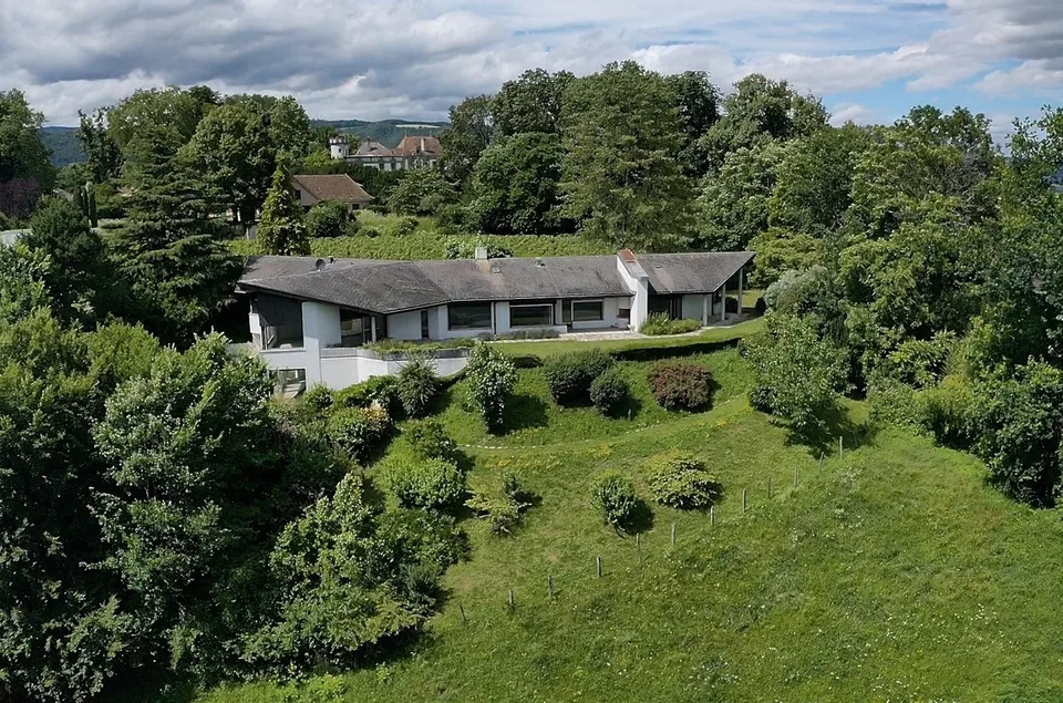 Propriété avec vue à Dully, excellent potentiel de constructibilité