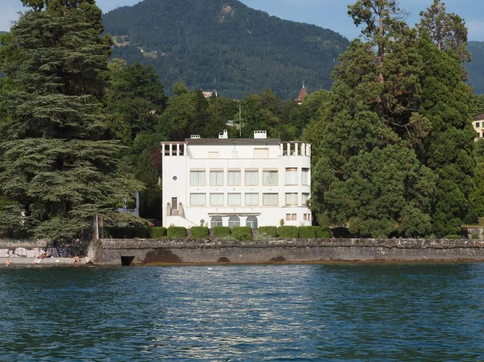 Propriété d'exception pied dans l'eau proche de Montreux