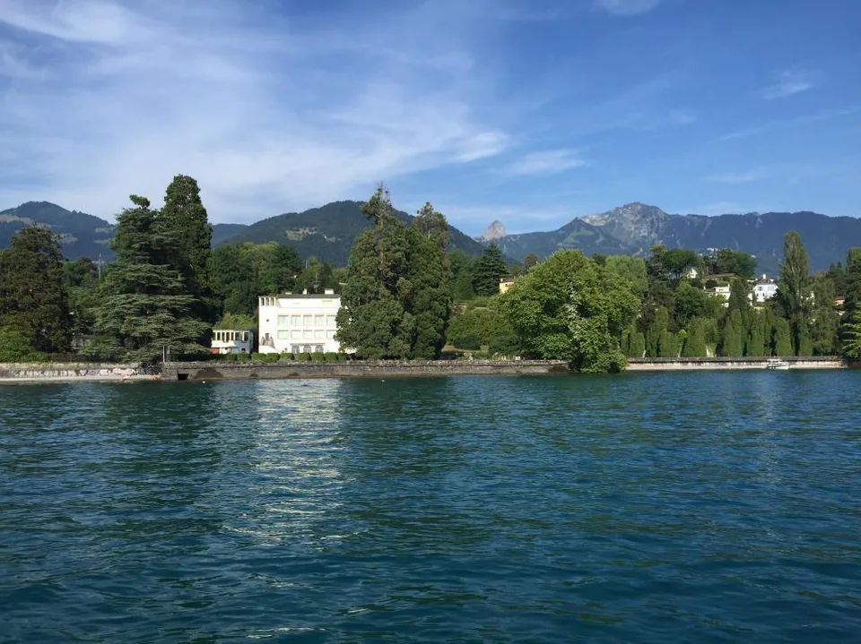 Propriété d'exception pied dans l'eau proche de Montreux