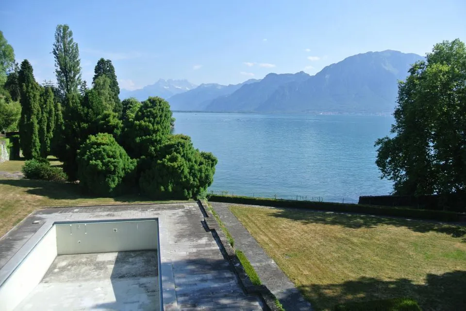 Propriété d'exception pied dans l'eau proche de Montreux