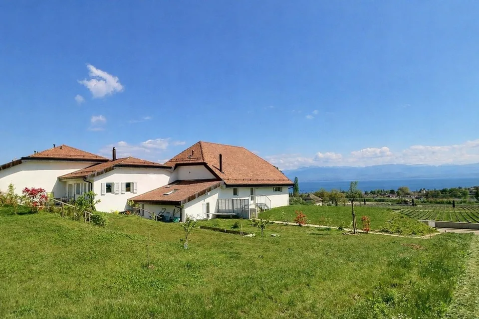 Renovierte Duplexwohnung mit Seeblick in der Nähe von Rolle