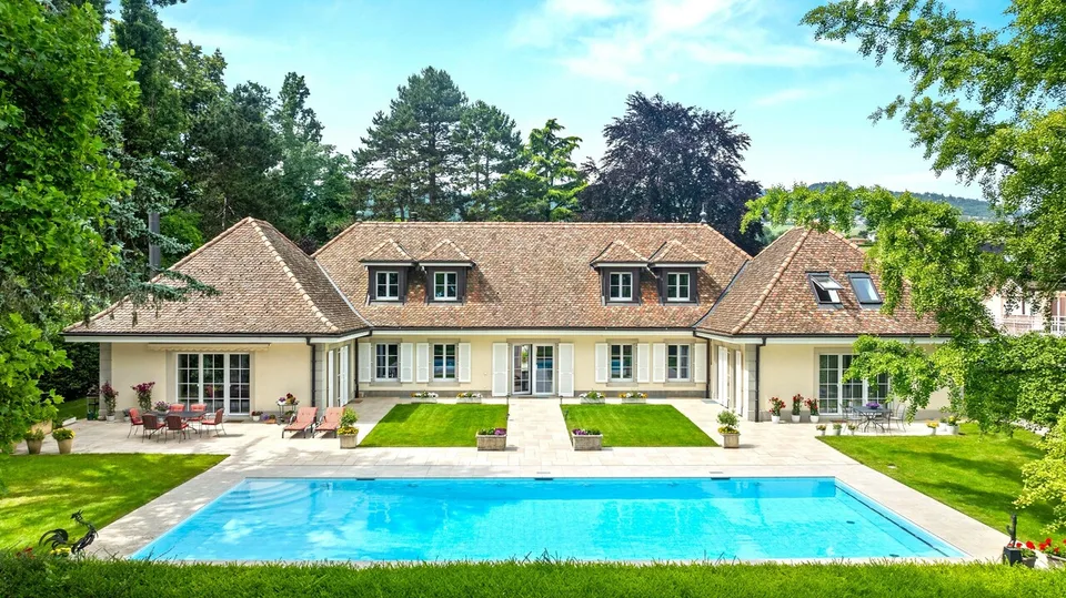 Elégante propriété en bord de Lac sur la Cote