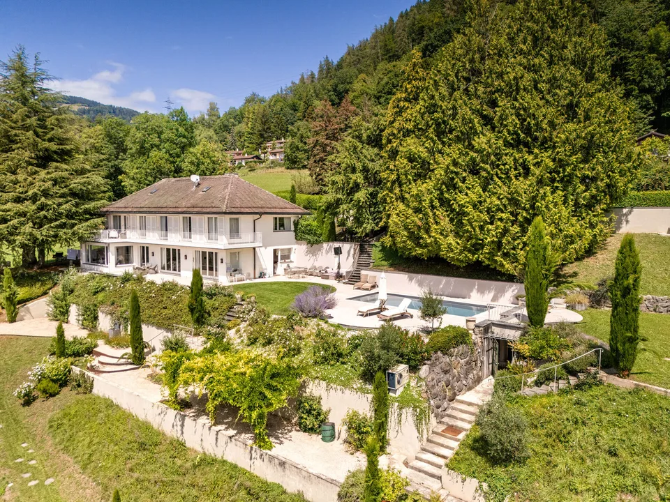 Wunderschönes Anwesen mit Pool, Panoramablick über Montreux