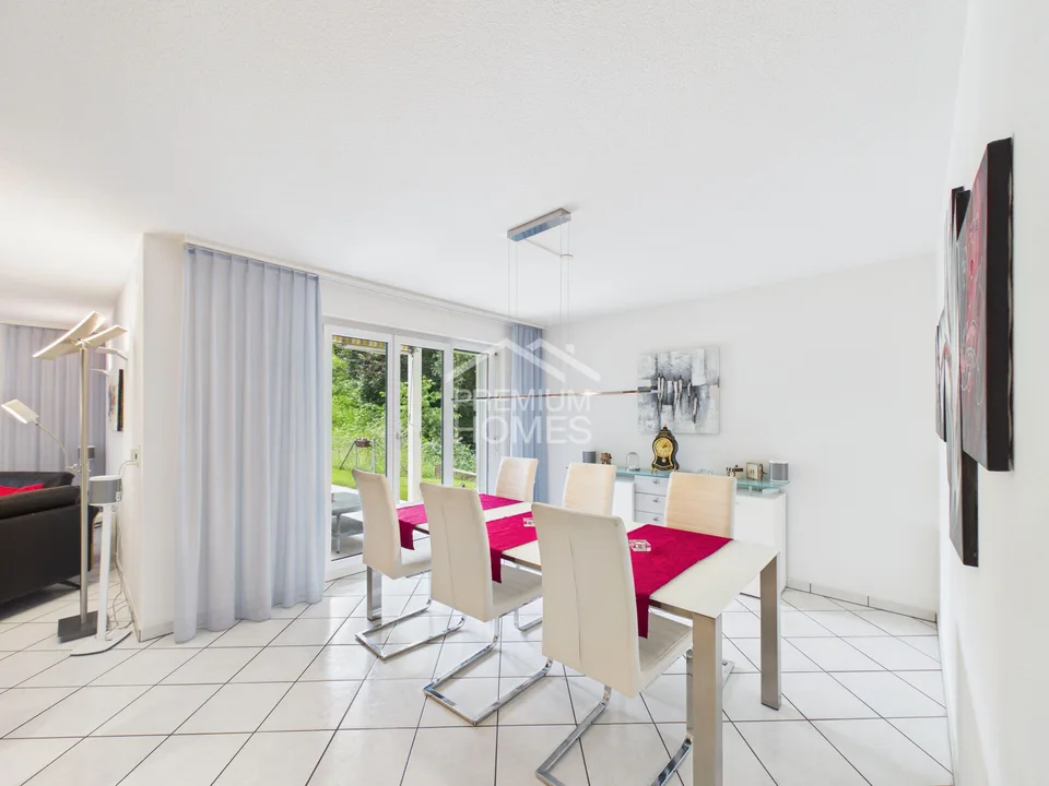 Beautiful home with a view of greenery – photo 8 of 13