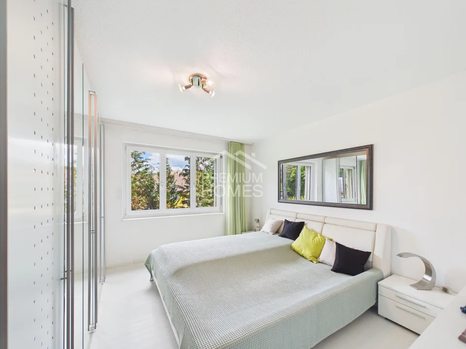 Beautiful home with a view of greenery – photo 11 of 13