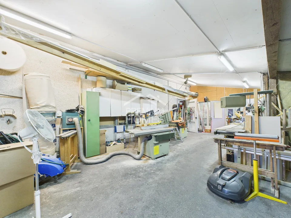 Grosszügige Gewerbeliegenschaft mit Wohnhaus