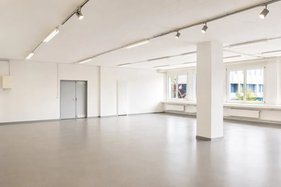 Un emplacement. D'innombrables possibilités : Bureau, Production, Exposition, Logistique et Recherche.