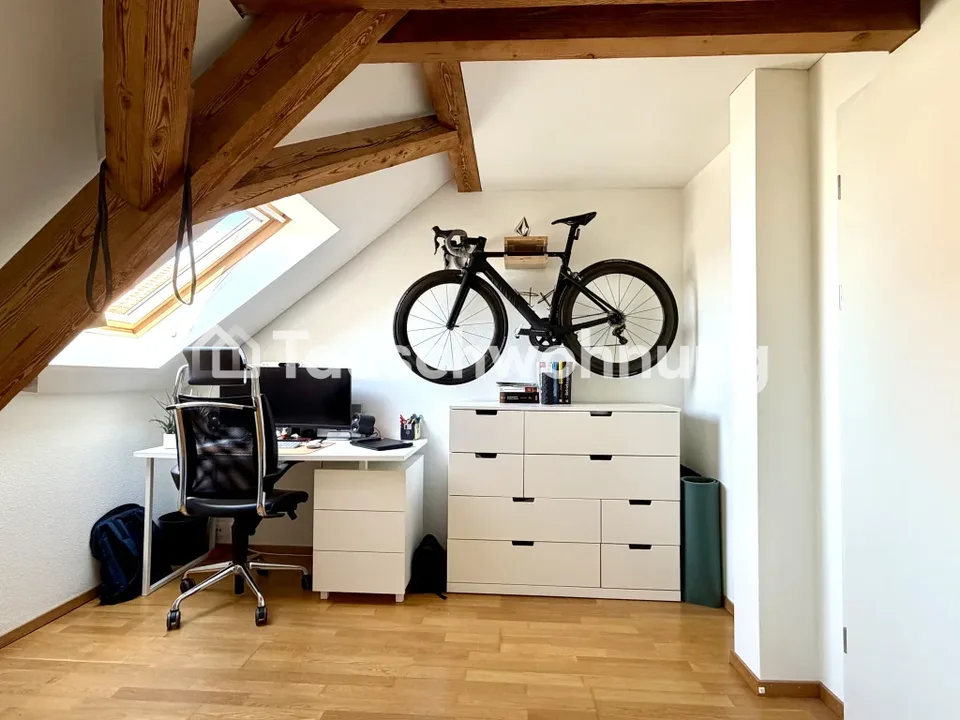 Charmante 2.5 Zimmer Dachwohnung nahe Goldbrunnenplatz