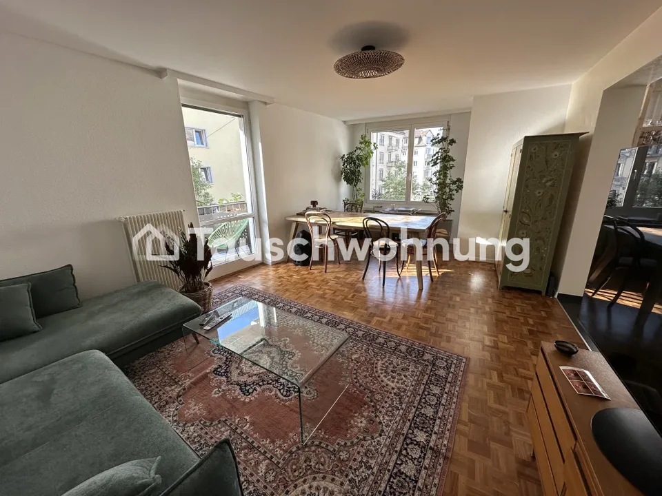 Zürich, Kreis 4: Gemütliche 4.5-Zimmer-Wohnung mit Balkon
