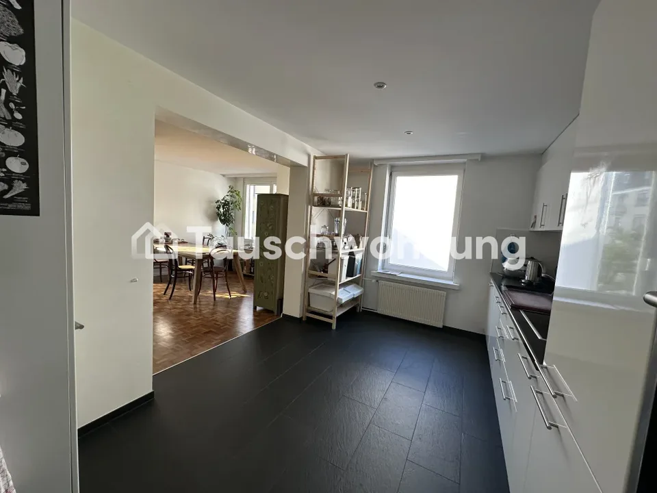 Zürich, Kreis 4: Gemütliche 4.5-Zimmer-Wohnung mit Balkon