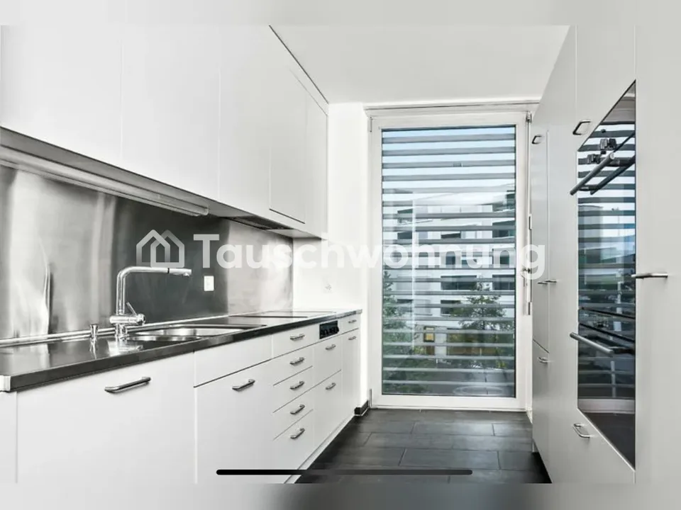 3.5 Zimmer Wohnung mit grossem Balkon und Wiese