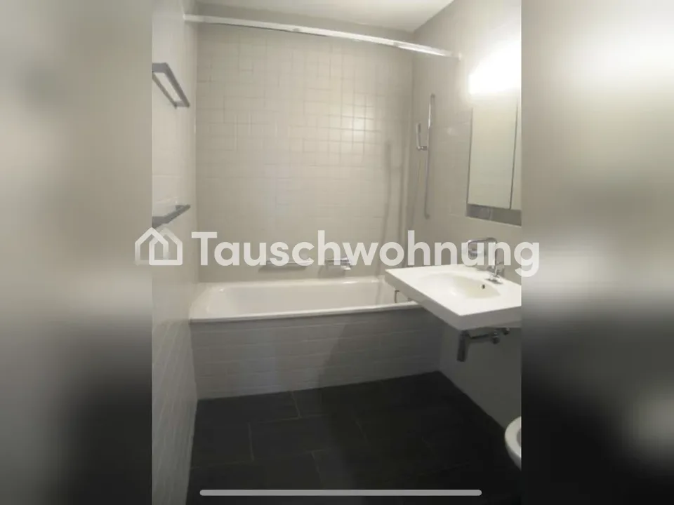 3.5 Zimmer Wohnung mit grossem Balkon und Wiese