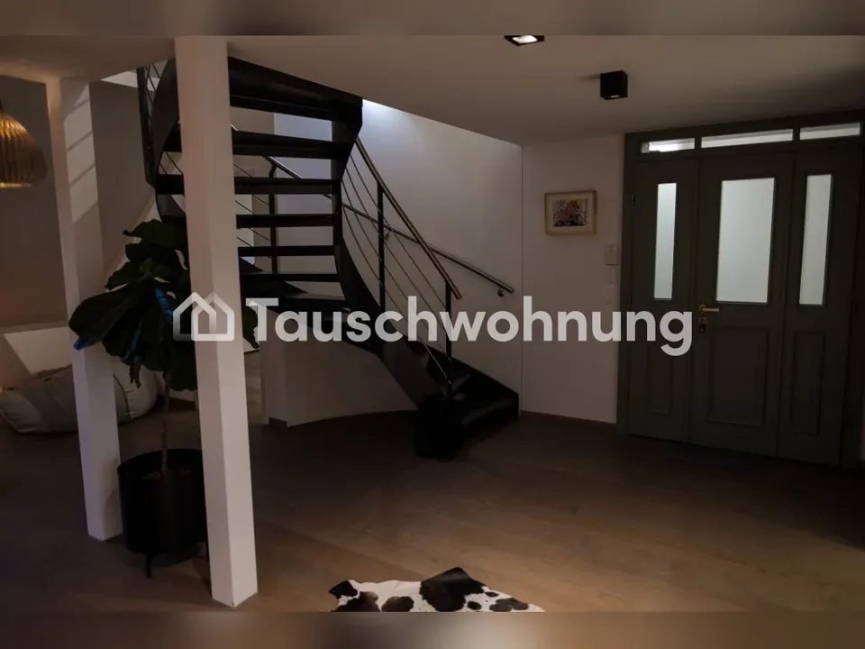 Helle Dachwohnung mit Galerie in der Nähe der Josefwiese