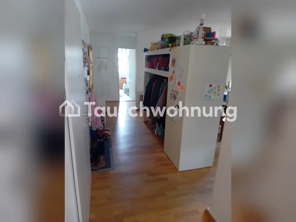 Helle Eckwohnung mit Balkon