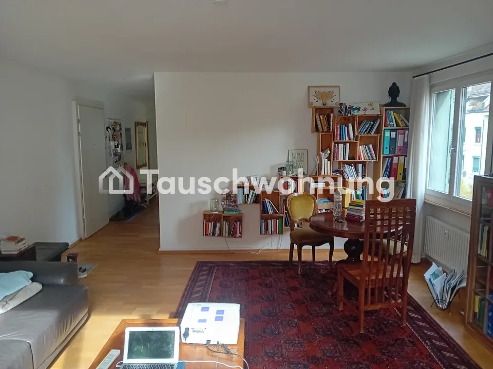 Helle Eckwohnung mit Balkon