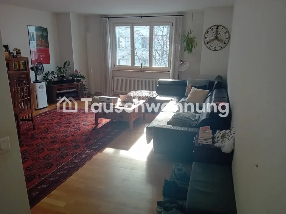 Helle Eckwohnung mit Balkon