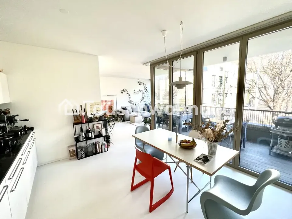 Urbane Neubau-Architekturperle mit Blick auf Grünpark