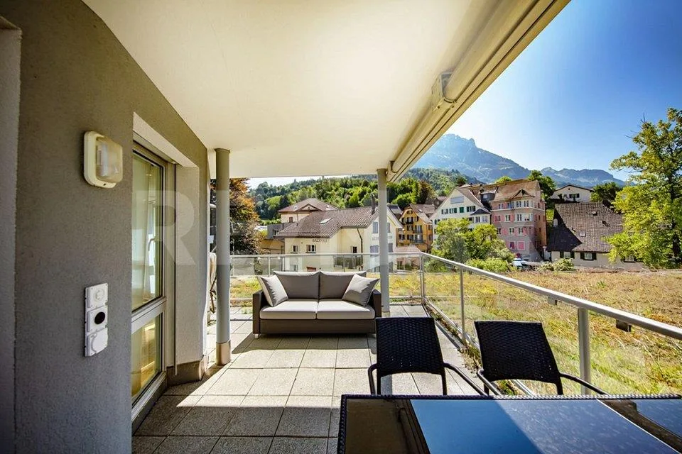 Appartamento unico e luminoso di 3,5 stanze con terrazza e panorama montano, 6440 Brunnen SZ