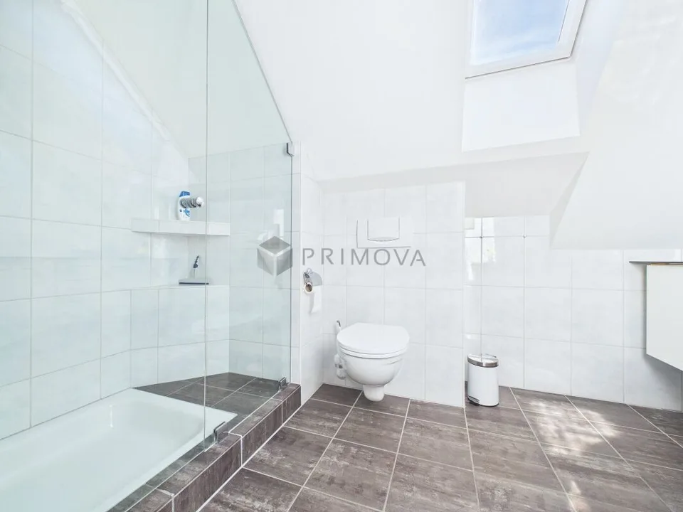 Lichtdurchflutete Maisonette mit Stil, Charme und traumhafter Aussicht