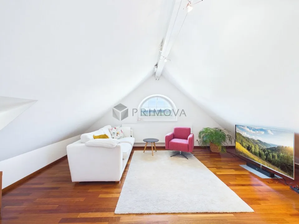 Lichtdurchflutete Maisonette mit Stil, Charme und traumhafter Aussicht