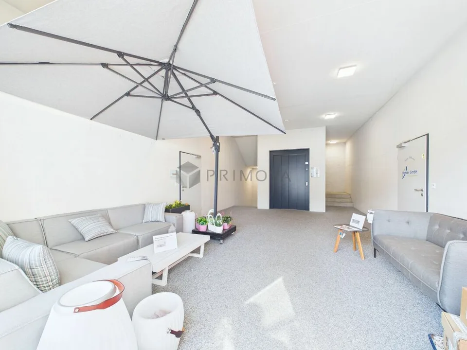 Showroom, entrepôt et terrasse sur le toit - rendement brut réalisable jusqu'à 6 %