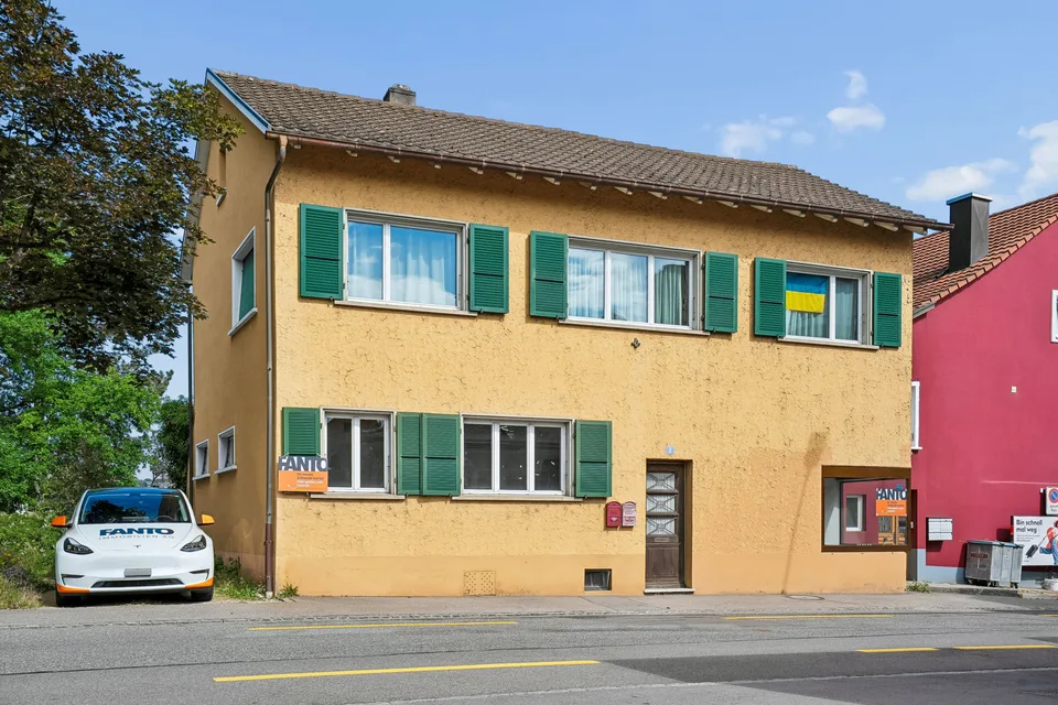 Zentrales Wohn- &amp; Geschäftshaus mit Terrasse in Frick